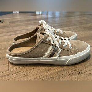 Crown Vintage tan leather lace up slide sneakers. Size 9